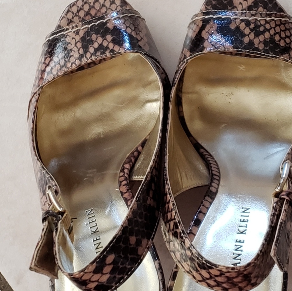 Nice perfect condition worn once. - Picture 4 of 7